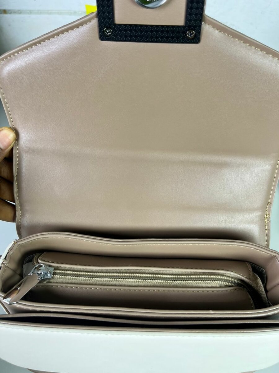 Sac à main élégant beige