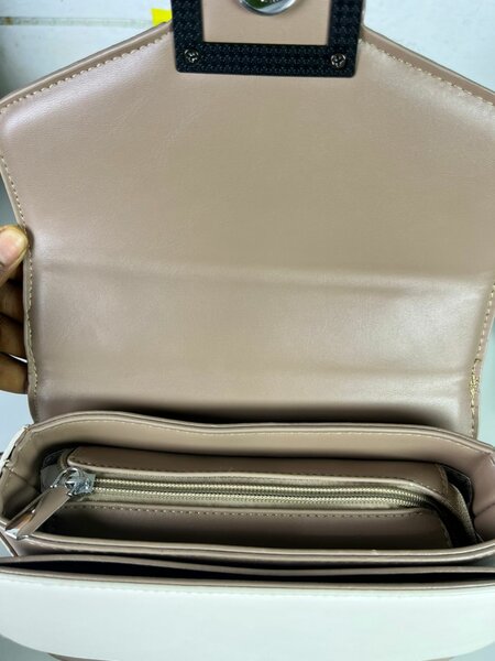 Sac à main élégant beige