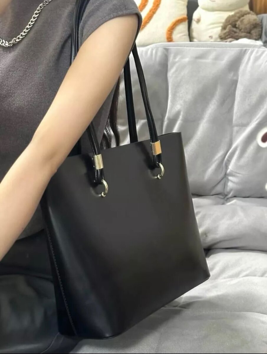 Продаю вместительную , удобную и стильную сумку .