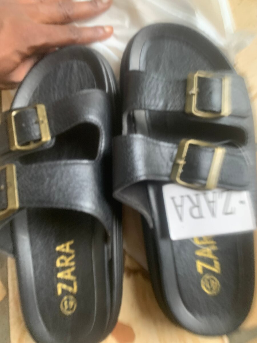 Sandales à boucles élegantes