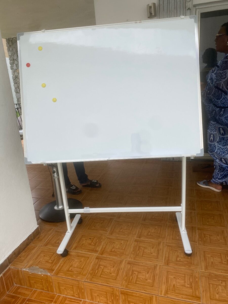 Tableau à marqueur effaçable de dimension 120 x 90