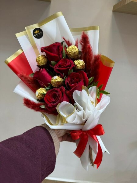 Bouquet cadeau chocolat et roses