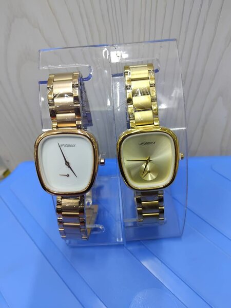 Montres élégantes classiques en or