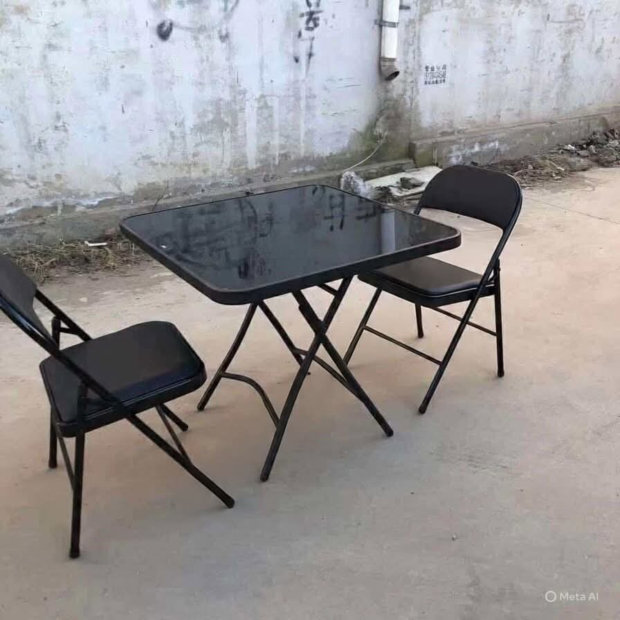 Table pliante avec chaises