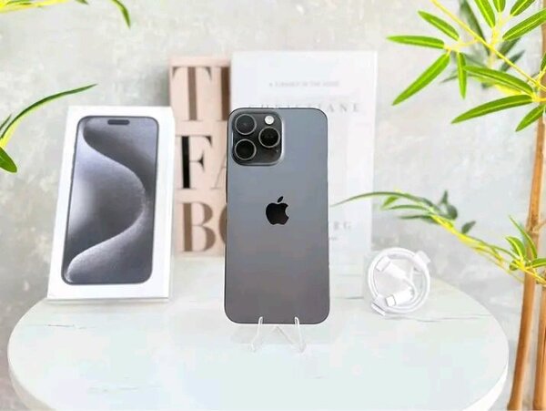 iPhone 15 Pro Noir