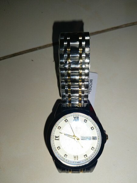 Montre Analogique Élégante