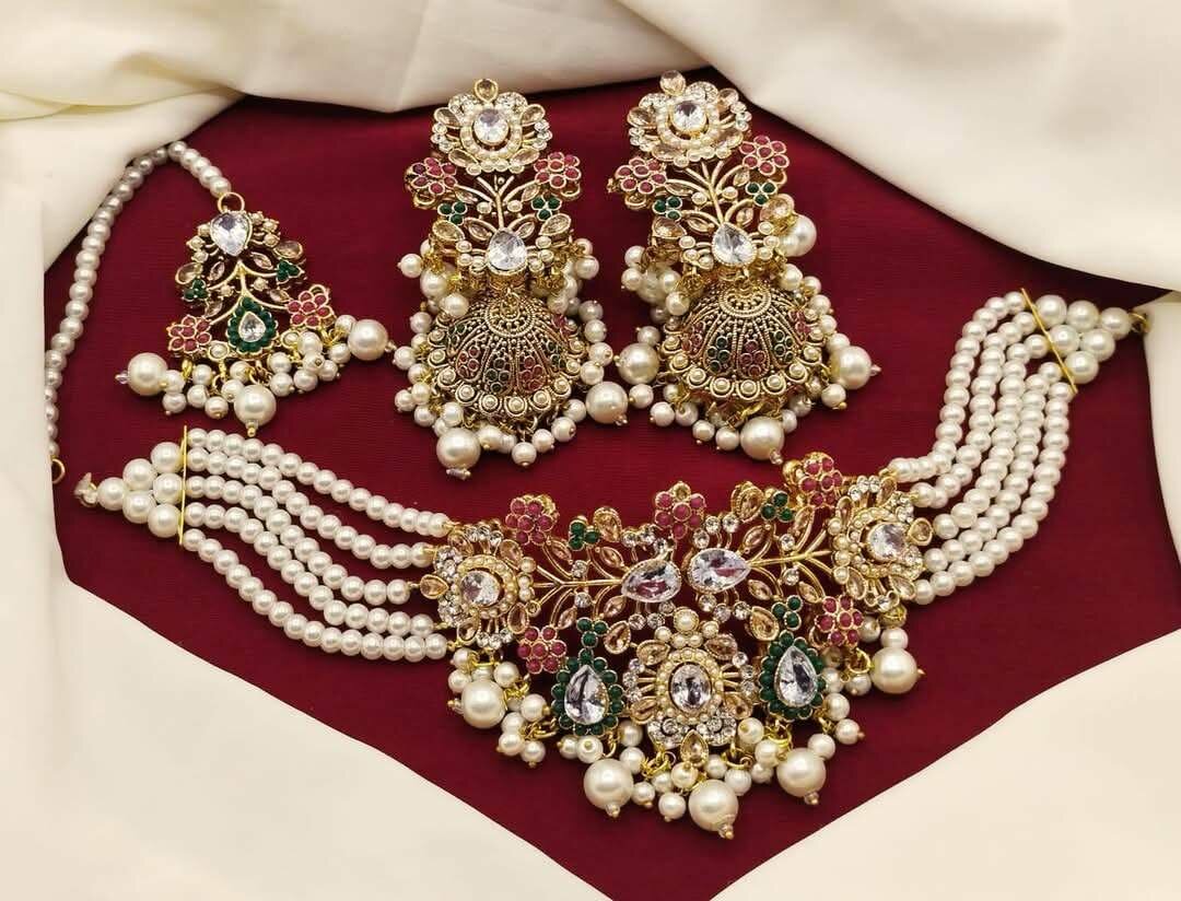 Ladies wedding set Necklace and earrings