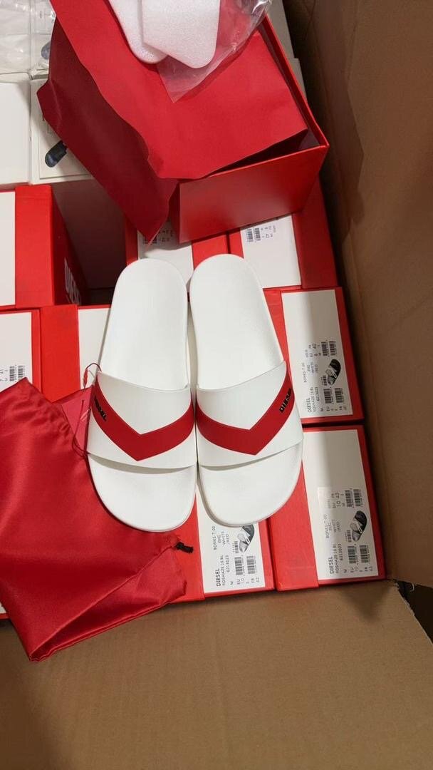 Sandales de plage rouges