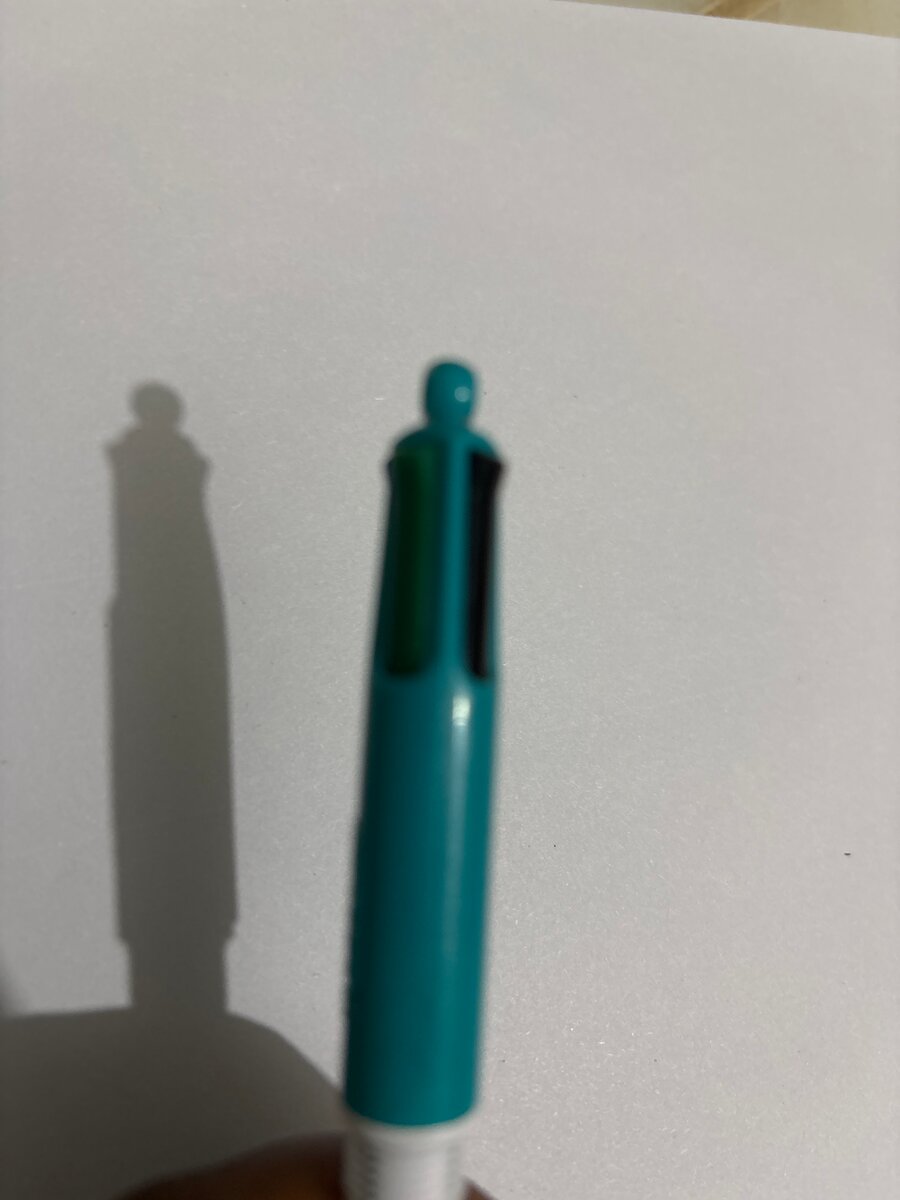 Stylo bille multicolore 4 en 1