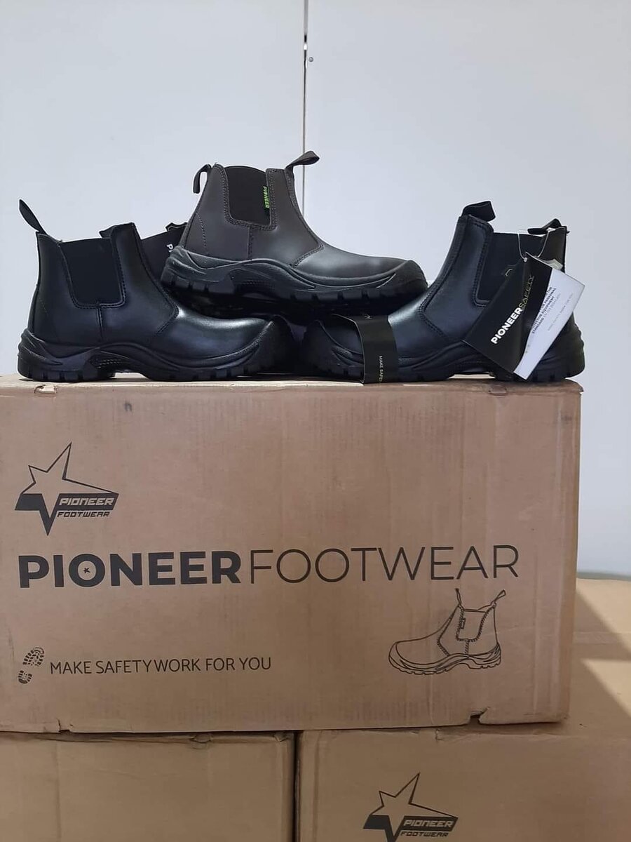 Pioneer safety boots..