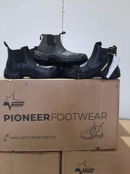 Pioneer safety boots..