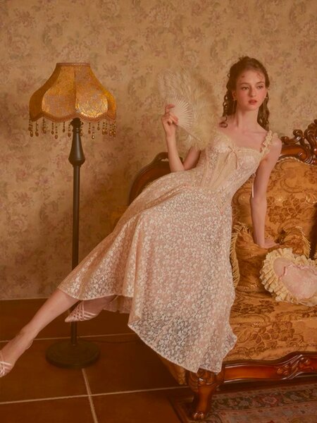 Кружевное нежное платье