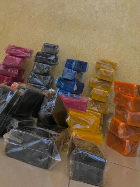 Savon artisanal coloré