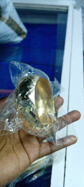 Bracelet en métal doré élégant