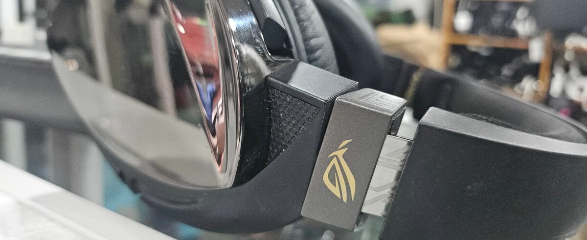 ASUS ROG Strix Fusion 700