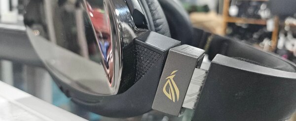 ASUS ROG Strix Fusion 700