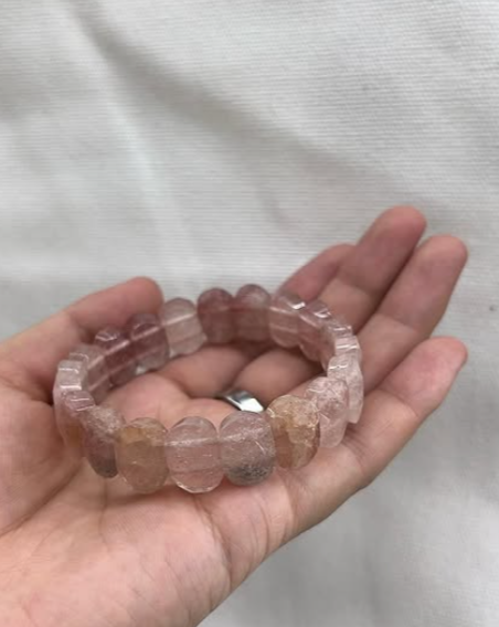 Табигый таштан жасалган билерик