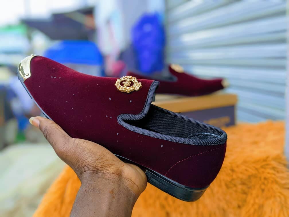Stylish men's velvet shoes