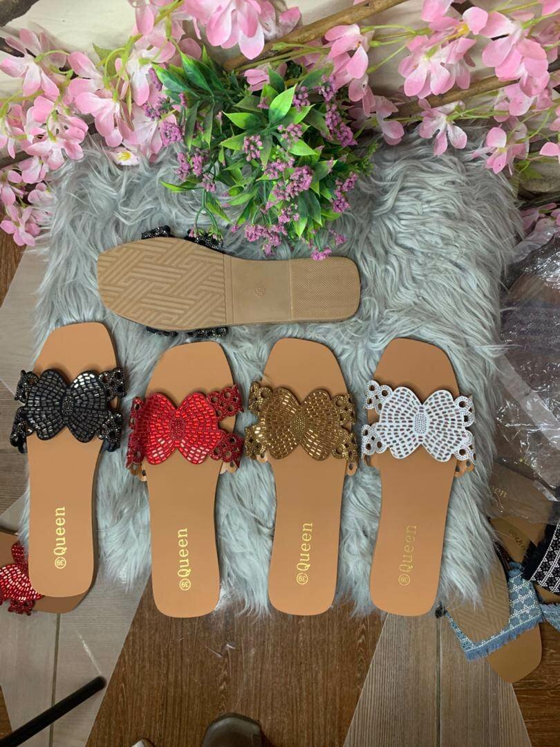 Sandales plates perlées