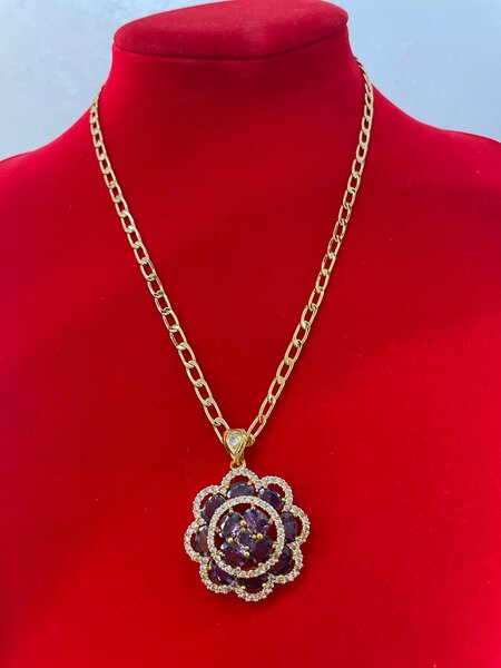 English gold necklace