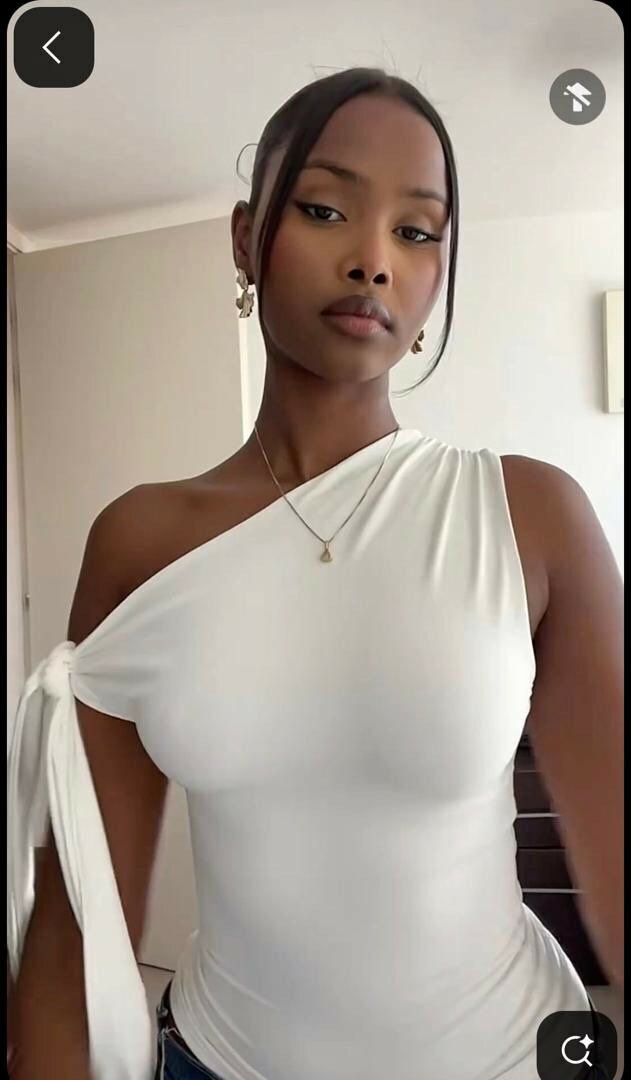 Top asymétrique à manches nouées