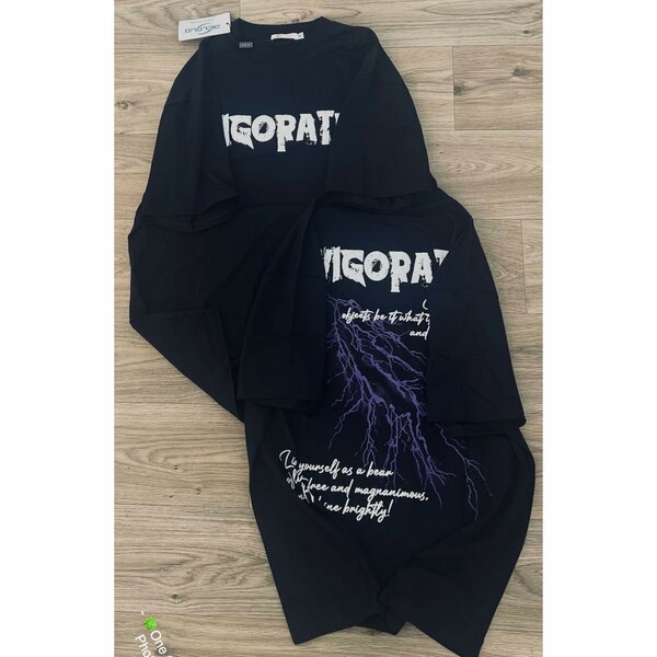 T-shirt graphique noir unisexe