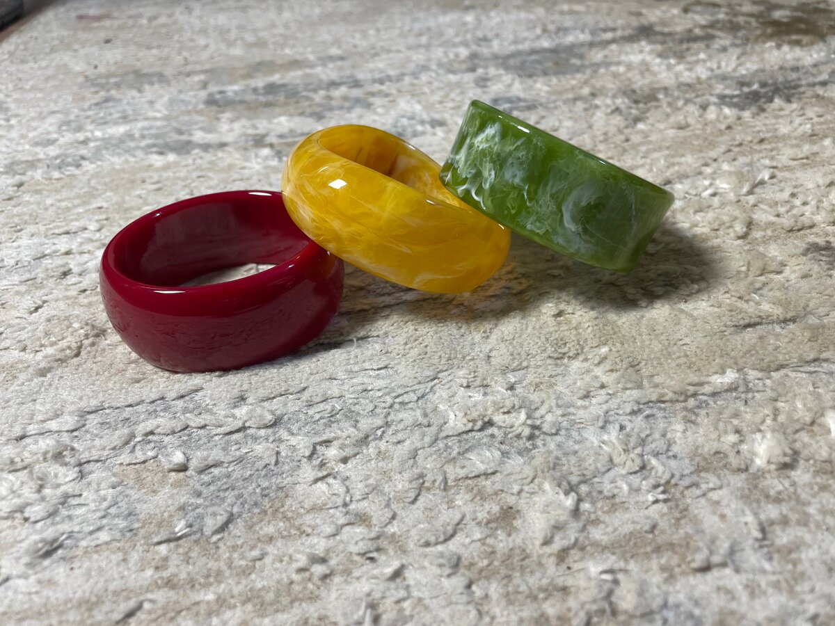 Bracelets en résine colorée