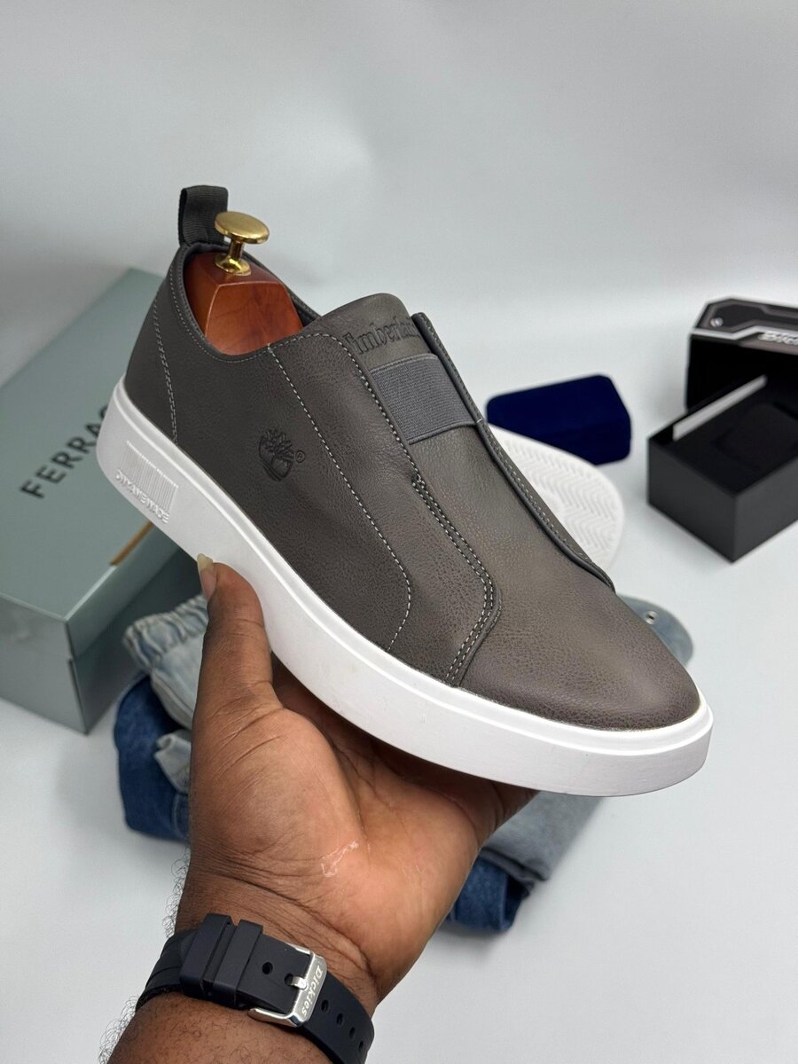 TIMBERLAND GREY AND WHITE