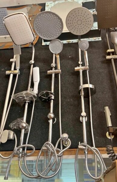 Pommeaux de douche réglables