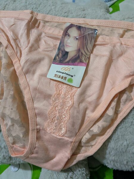 Culotte en dentelle féminine