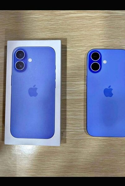 iPhone bleu avec boîte