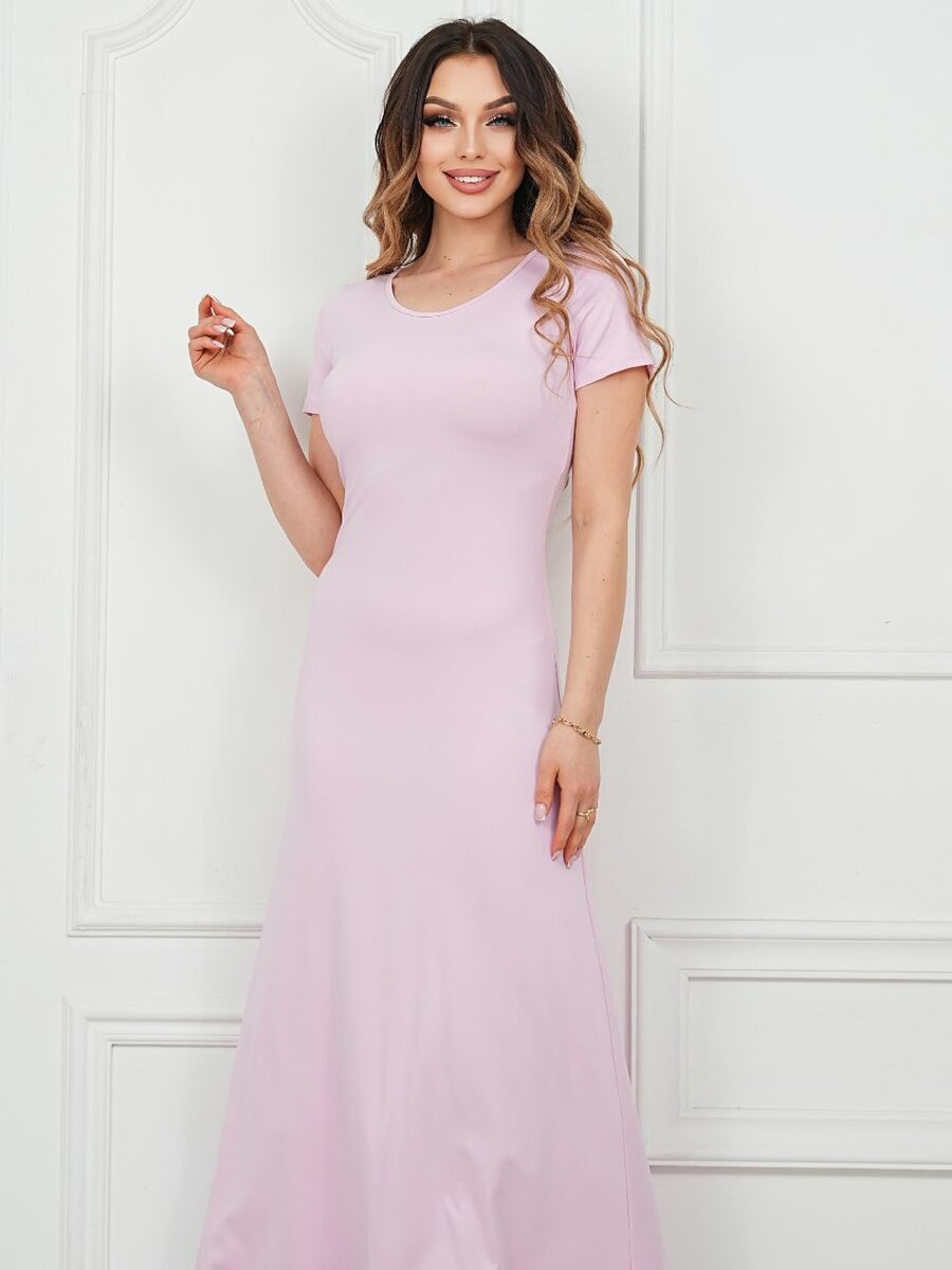 Ослепительное платье создает утонченный и женственный образ