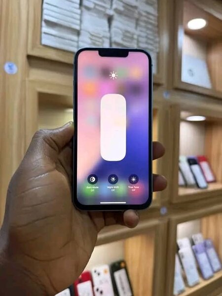 iPhone 13 simple bleu