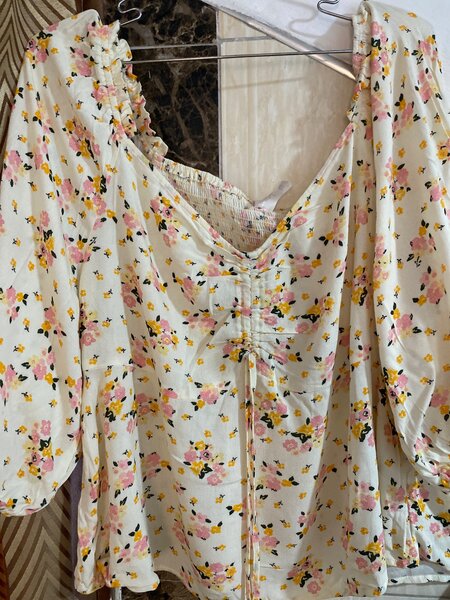 Floral ruched v neck blouse