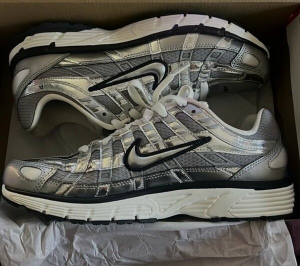 Chaussures de sport argentées