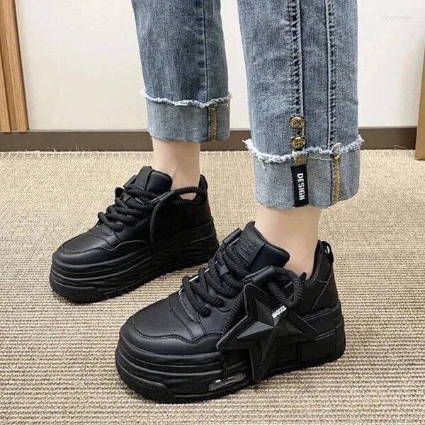 Sneakers noirs tendance unisexes