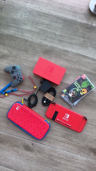 Nintendo switch avec tous ses accessoires