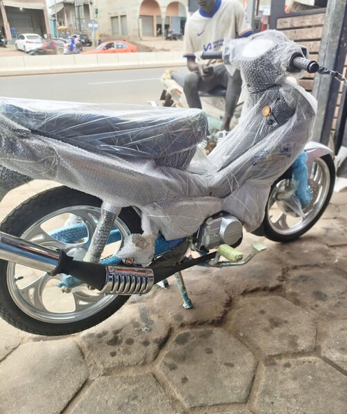 Moto neuve moderne 110cc