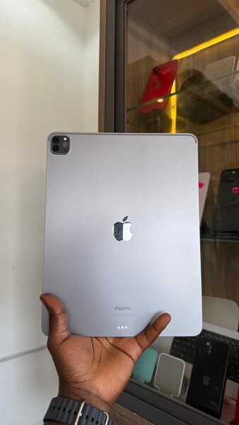 iPad Pro 12.9 inches  6th Generation