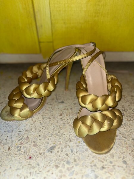 Talon pointu prettylittlething