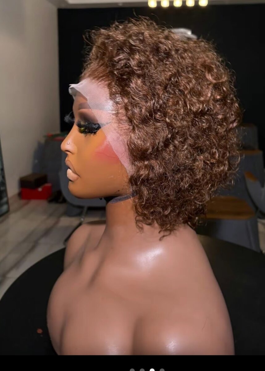 Perruque Bouclée en Dentelle