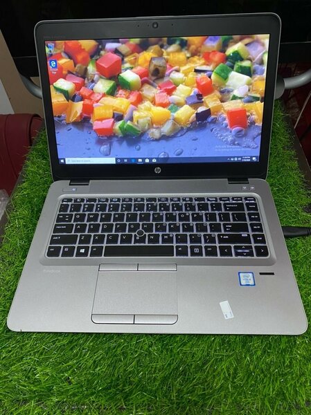 Hp elitebook 840 G3 processor :core i5 RAM 8GB SSD 256GB