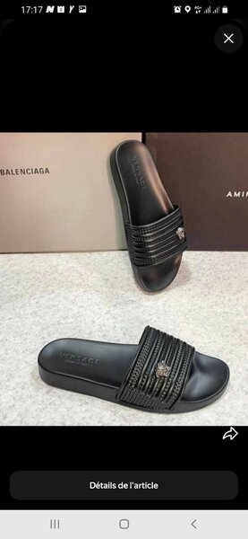 Slides en cuir noir élégant