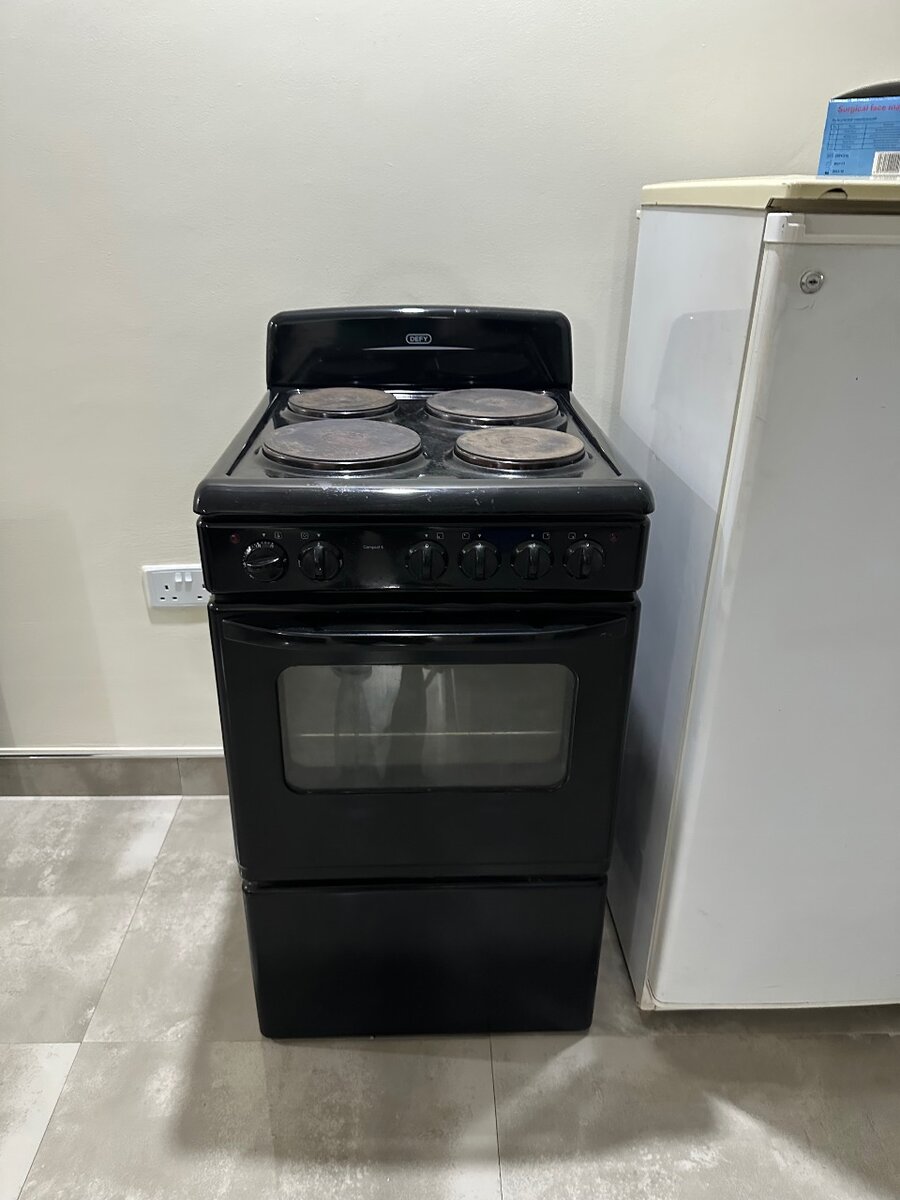 Defy Stove (4 plates + grill)