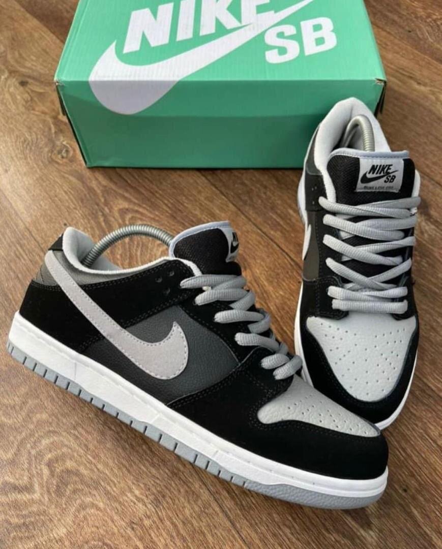 Nike SB Dunk Low Sneakers