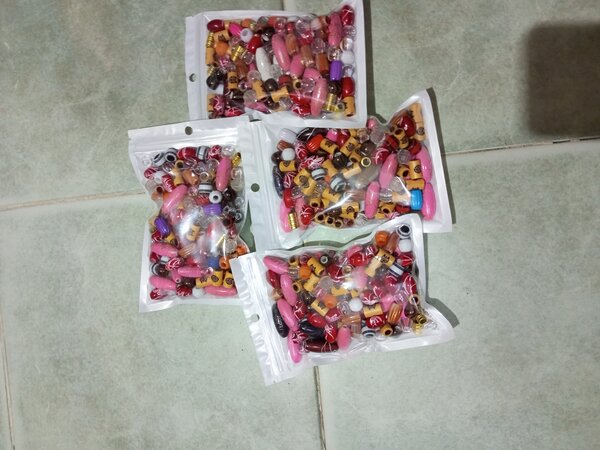 L unité de perles colorées