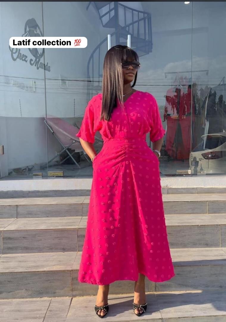 Robe Midi Féminine Élégante