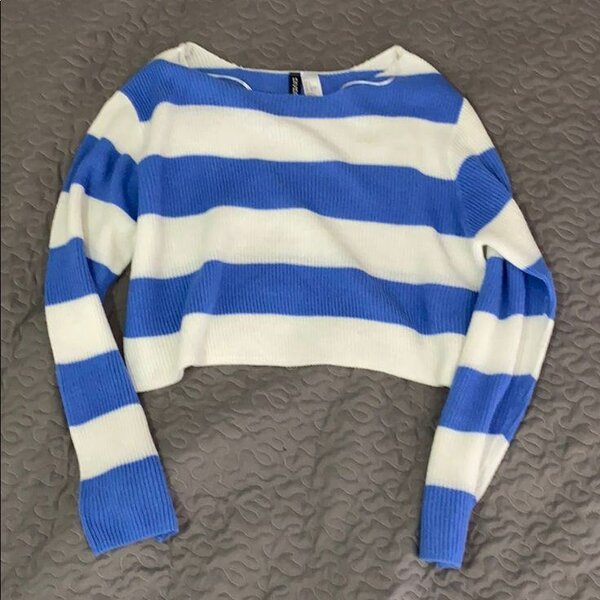 Pull rayé bleu et blanc