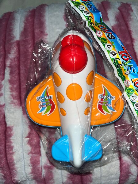 Avion jouet coloré pour enfants
