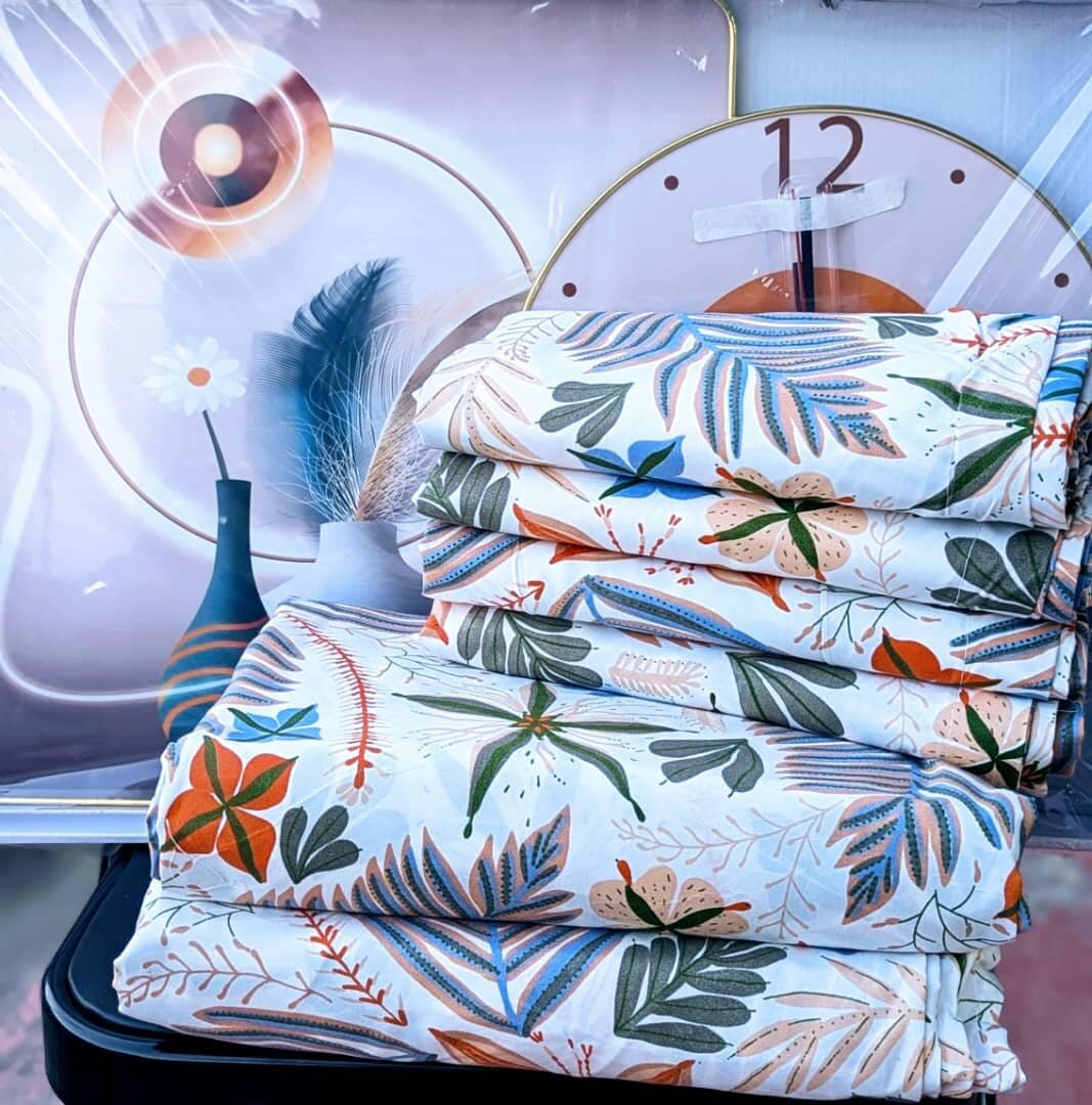  set includes 2 bedsheets and 4 pillowcases.